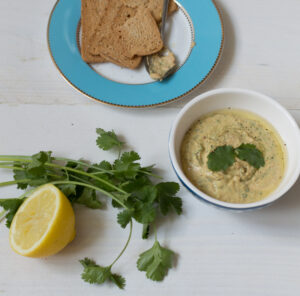 Hummus met koriander